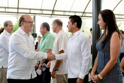 ¿Quién está atrás de Multiservicios de Construcción Ambiental y Restauración?