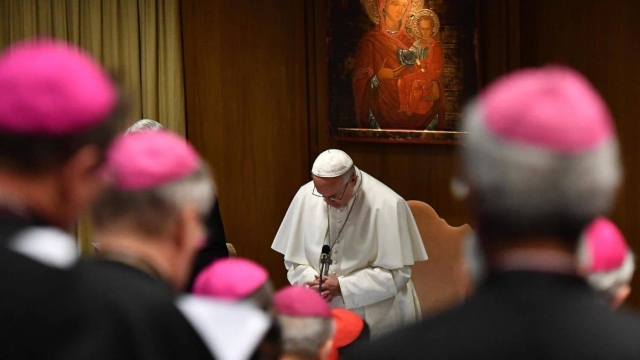 Vaticano criminalizará abusos sexuales a adultos por parte de sacerdotes.