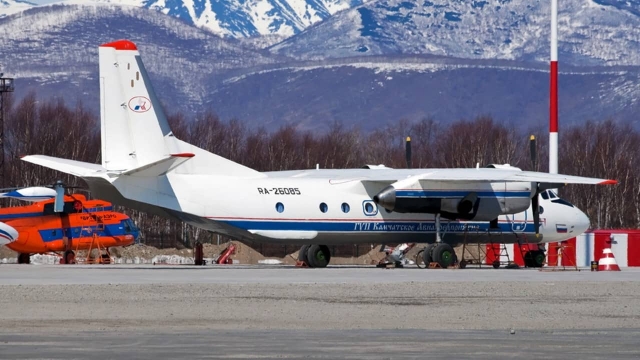 Hallan restos del avión que se estrelló en Rusia.