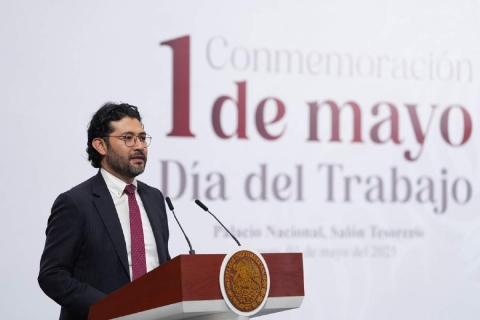 En el evento conmemorativo por el Día del Trabajo, el titular de la Secretaría del Trabajo y Previsión Social (STPS) reconoció a los trabajadores “que han dado su vida por lograr un balance entre el trabajo, el descanso y el disfrute”.