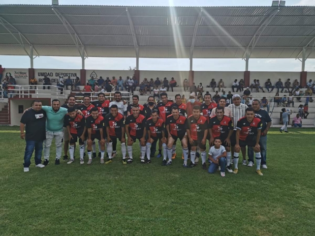 Alto Impacto recibió ocho mil pesos, premio que se llevó el campeón del certamen.