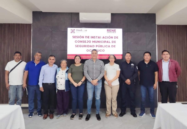 El alcalde Ren&eacute; Jacobo (al centro) asumi&oacute; la presidencia del Consejo.