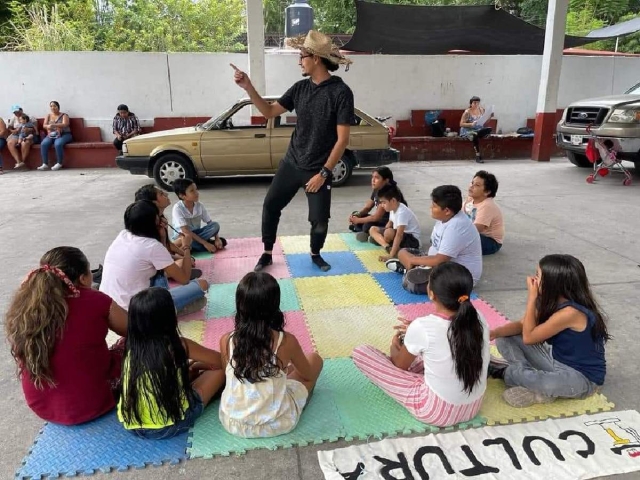 Los niños confeccionaron máscaras y escucharon un relato histórico.