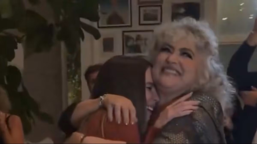 Belinda conmueve al cantar 'Él me mintió' junto a Amanda Miguel y celebra éxito de Mentiras, la serie