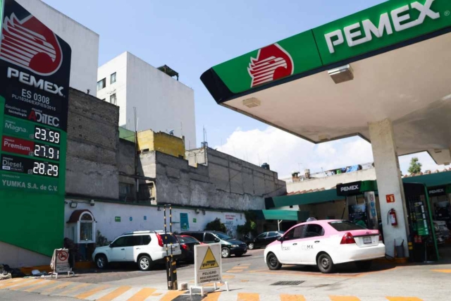 Gobierno y sector gasolinero mantienen precio del di&eacute;sel en 28 pesos