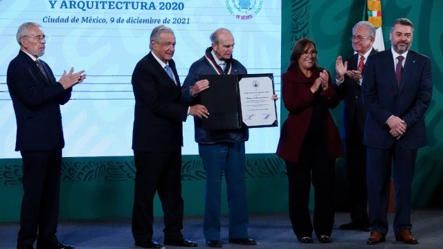 AMLO entrega Premios Nacionales de Arquitectura e Ingeniería.