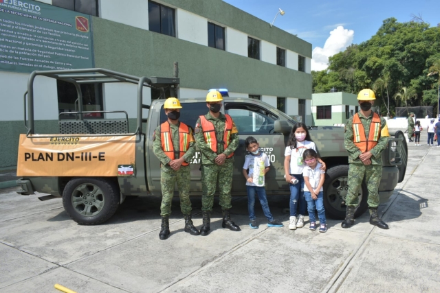 Visita guiada a hijos de personal de CES en instalaciones del 21 Batallón de Infantería