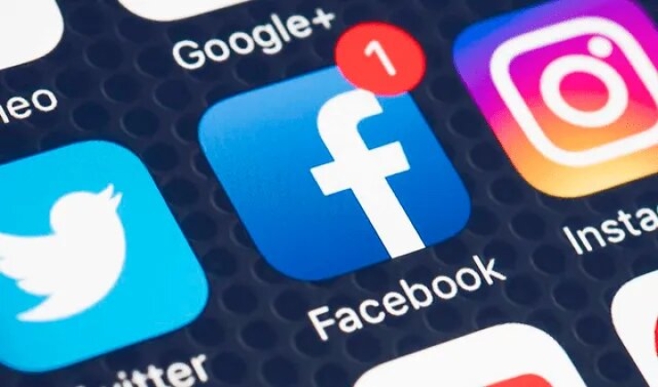 Facebook envía por error solicitudes de amistad a los perfiles que visitas