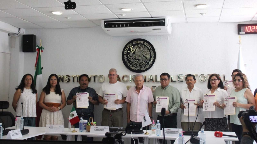 Entrega INE Morelos acreditaciones a observadores electorales de Canaco-Servytur