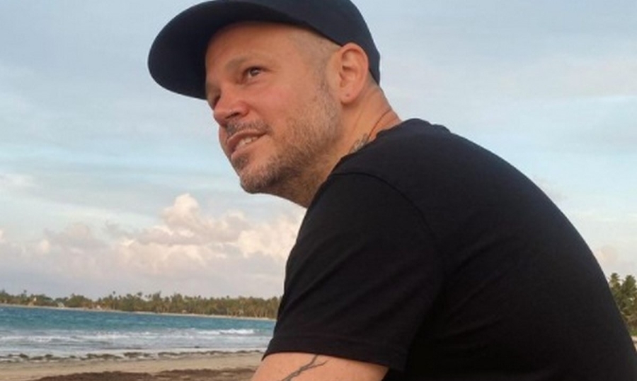 Residente lanza 'Ron en el piso', canción que habla de su pasado y presente