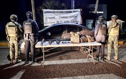 Aseguran armas y veh&iacute;culo robado tras agresi&oacute;n a polic&iacute;as en Culiac&aacute;n