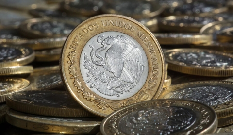 El peso mexicano se debilita ante nuevas amenazas comerciales de Trump