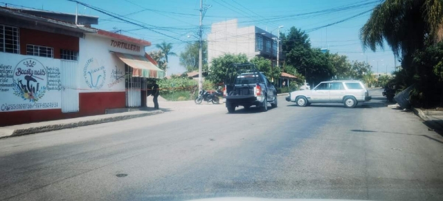 Policías llegaron a la zona, pero no pudieron ubicar a los agresores.