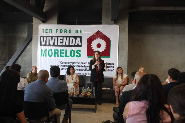 Margarita González Saravia participó ayer en un foro sobre vivienda en la UAEM. 