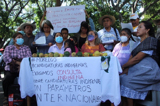 Representantes de comunidades indígenas, en rueda de prensa. 