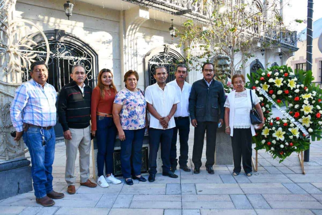 Familiares de Otilio Montaño y autoridades municipales asistieron a la ceremonia.