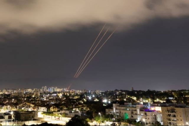 Irán ataca Israel con primera ola de misiles balísticos