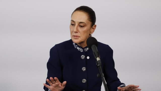 'Venimos a defender la democracia', afirma Sheinbaum al llegar a Barcelona