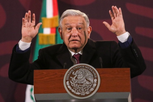 López Obrador acusa hackeo tras filtración de datos de periodistas