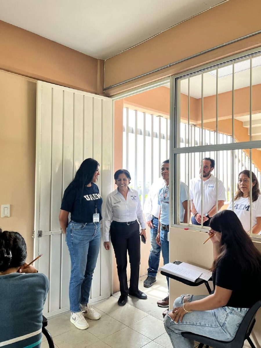 La Preparatoria Número 6 de Tlaltizapán fue una de las sedes visitadas por la secretaria general de la UAEM, María Delia Adame.  