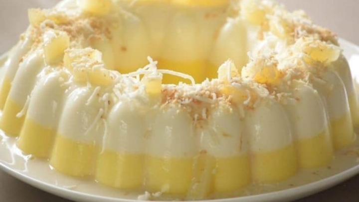 Ponle sabor a tus vacaciones de verano con esta rica gelatina de piña y coco; aquí la receta