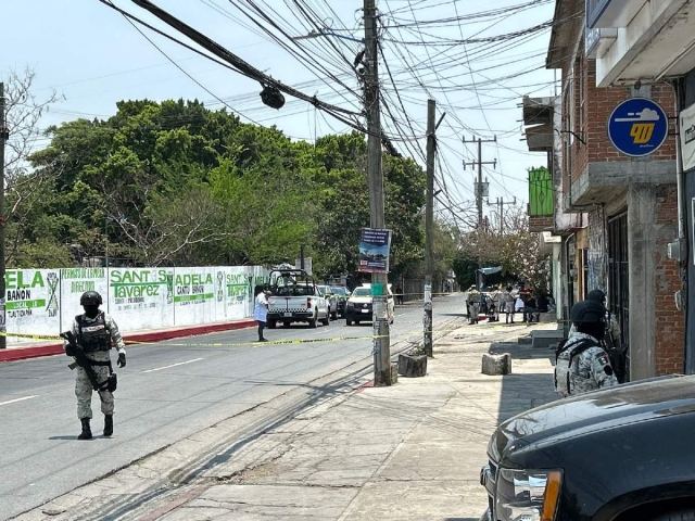 Elementos de la Guardia Nacional resguardaron la escena del crimen.