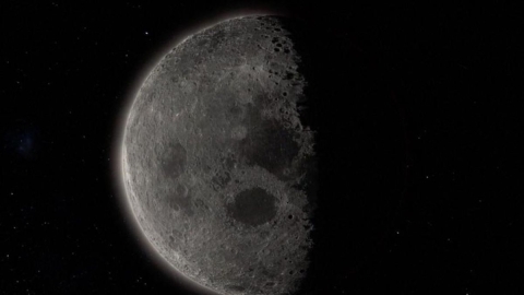 Cara oculta de la Luna tiene un manto más seco, revelan científicos