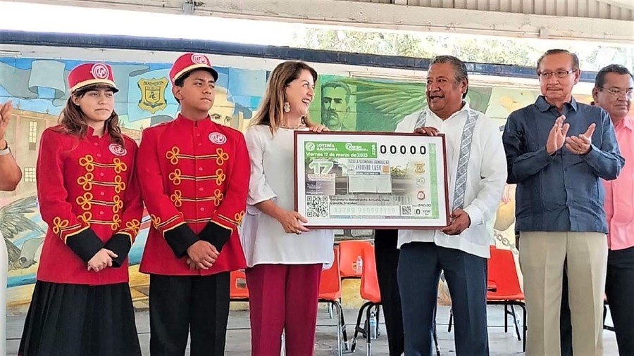 La ceremonia de develación se efectuó en la Secundaria “Antonio Caso” de Cuautla.