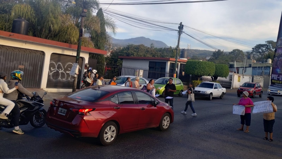 Colonos protestaron por la falta de agua en colonias de la zona norte de Cuernavaca. 