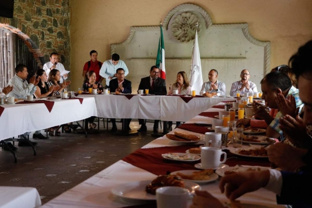 Se reúne Lucía Meza con contadores y arquitectos colegiados