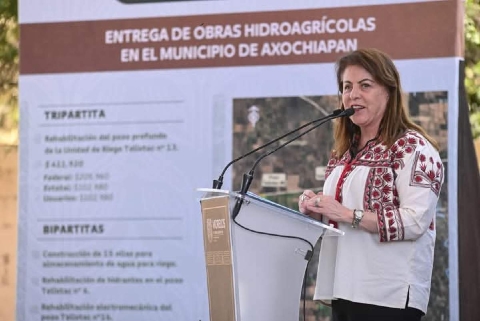 Entrega Margarita González Saravia obras prioritarias agrícolas en Axochiapan