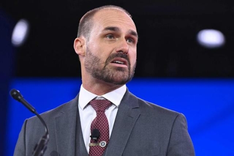 Eduardo Bolsonaro analiza postularse a la presidencia de Brasil en 2026