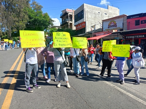 Bloquean padres de familia de primaria &#039;5 de Mayo&#039; carretera libre México-Cuernavaca