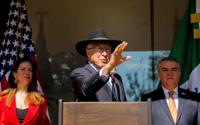 Llegada de Trump traerá una sacudida para México, advierte Ken Salazar