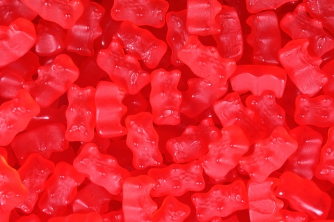 Alimentos comunes que llevan Rojo 3: cómo detectar este colorante