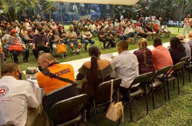 El alcalde Agustín Alonso se reunió con comerciantes. 