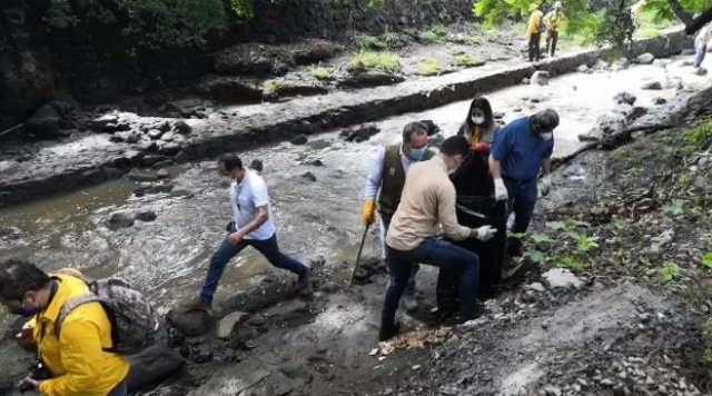 Exhortan a no arrojar desechos sólidos a los cauces de ríos y barrancas