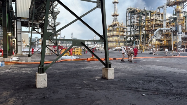 Pemex informa que la Refiner&iacute;a Olmeca opera con normalidad tras incendio