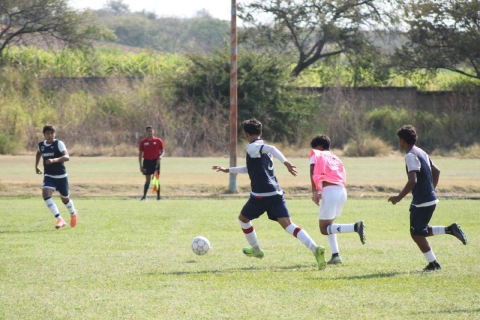 Las tres sedes registraron mucha asistencia de familias y aficionados, quienes acompa&ntilde;aron y respaldaron a los j&oacute;venes futbolistas.