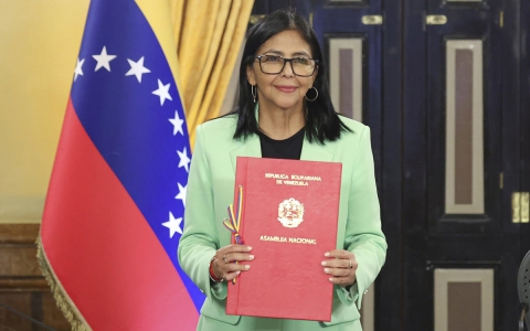 Delcy Rodr&iacute;guez defiende las relaciones petroleras de Venezuela con otros pa&iacute;ses