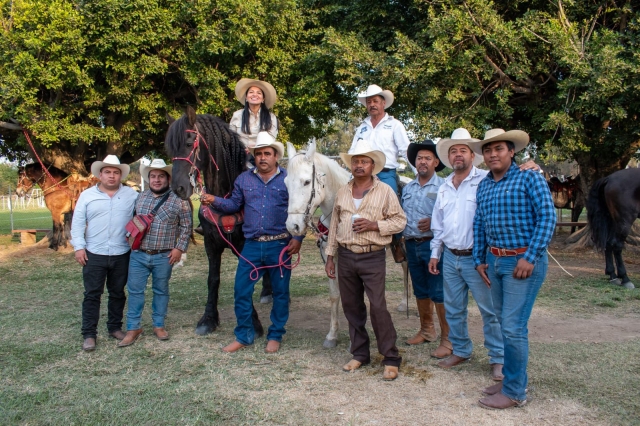 Melissa Montes de Oca participa en cabalgata en honor al Se&ntilde;or de la Expiraci&oacute;n en Yautepec