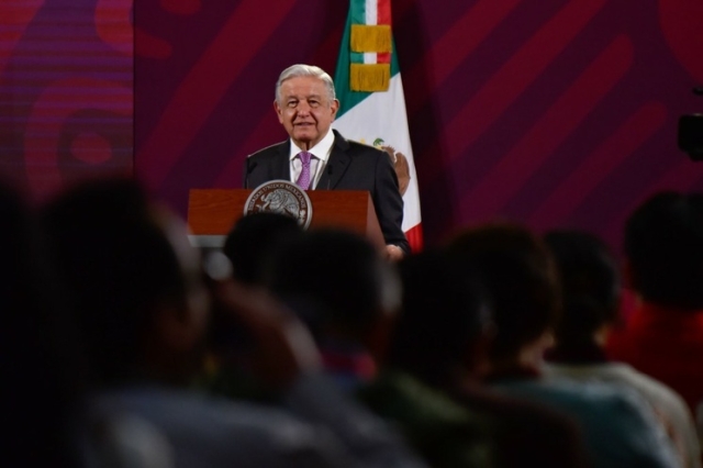 AMLO avala una consulta sobre elección por voto de ministros de la Corte