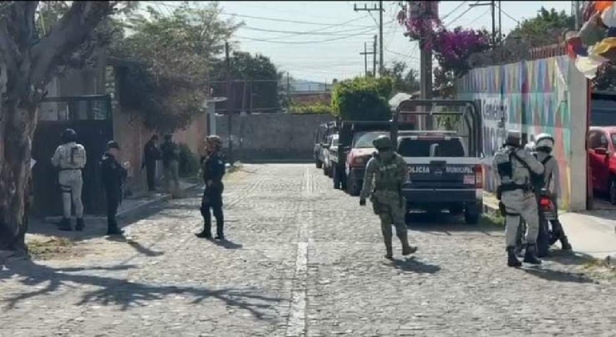 Un auto que estaba en la zona fue alcanzado por al menos un proyectil.