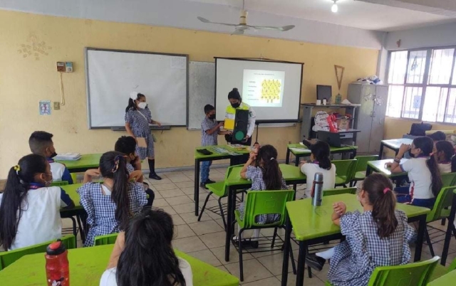 Los menores conocieron las señales de tránsito durante el taller.