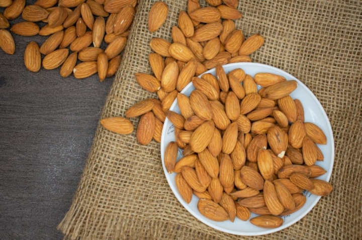 Añade almendras en la dieta de quienes más quieres para cuidar su corazón