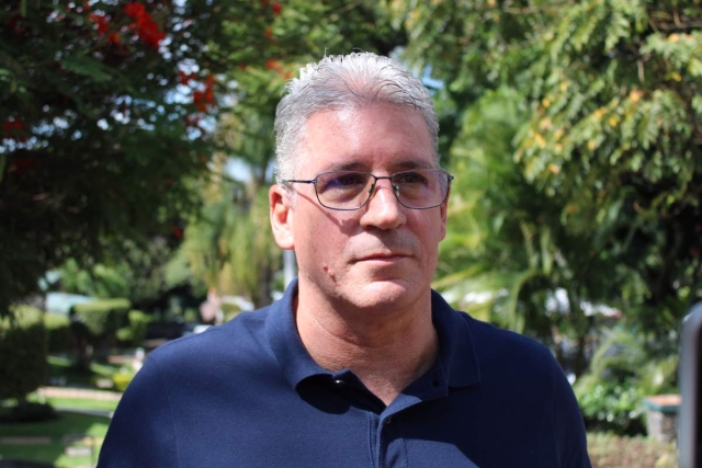 Mientras el representante del CCE, Antonio Sánchez Purón (izquierda), confirmó acciones legales contra la modificación a la Ley del Servicio Civil, el diputado Oscar Cano defendió el exceso legislativo. 