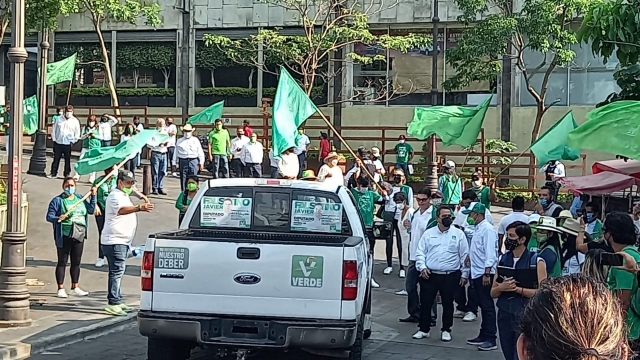 Marcha en Cuernavaca en apoyo a Javier Estrada, dirigente del PVEM