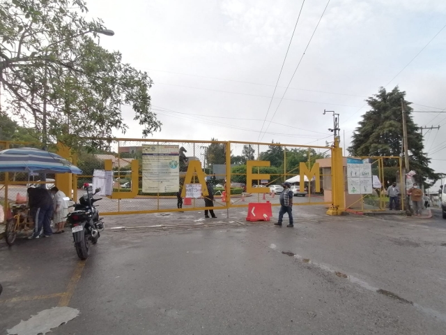 Vacunación contra covid-19 en el macrocentro ubicado en la UAEM