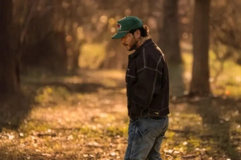 Christian Nodal sorprende con nuevo look