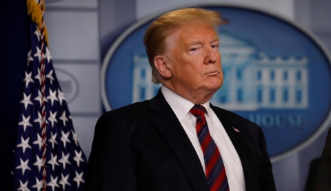 Juez bloquea temporalmente deportaciones bajo la Ley de Enemigos Extranjeros de Trump